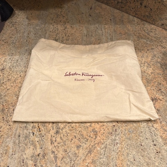 Salvatore Ferragamo cream dust bag - Picture 1 of 6
